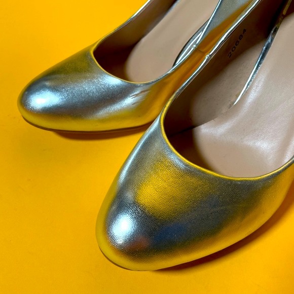 Silver Faux Leather Pumps - Picture 2 of 10